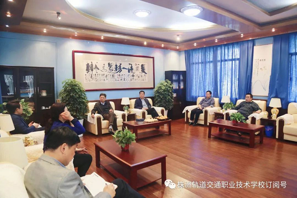 校園美麗，特色凸顯------株洲市教科院書記曾立明一行三人來我校調研指導