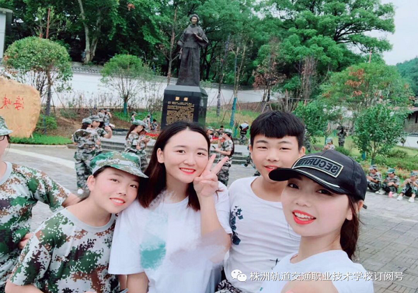 三尺講臺(tái)，感恩有你系列報(bào)道-帶給學(xué)生歡樂(lè)的青年教師 彭茜老師