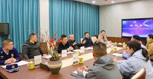 株洲市人民政府副市長楊勝躍，市人民政府副秘書長歐陽元初，市教育局李易常局長一行蒞臨我校視察指導開學工作